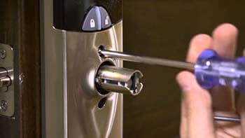 Choosing the Right Office Locksmith for Your Business